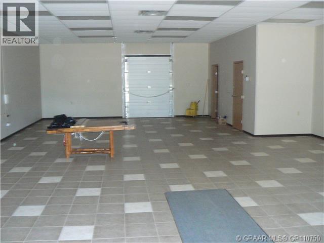5113 53 Avenue Property Photo 3