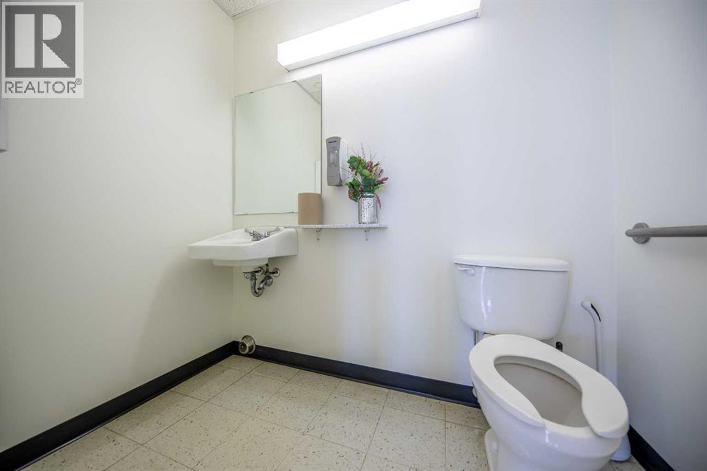 8704 99 Street Property Photo 11