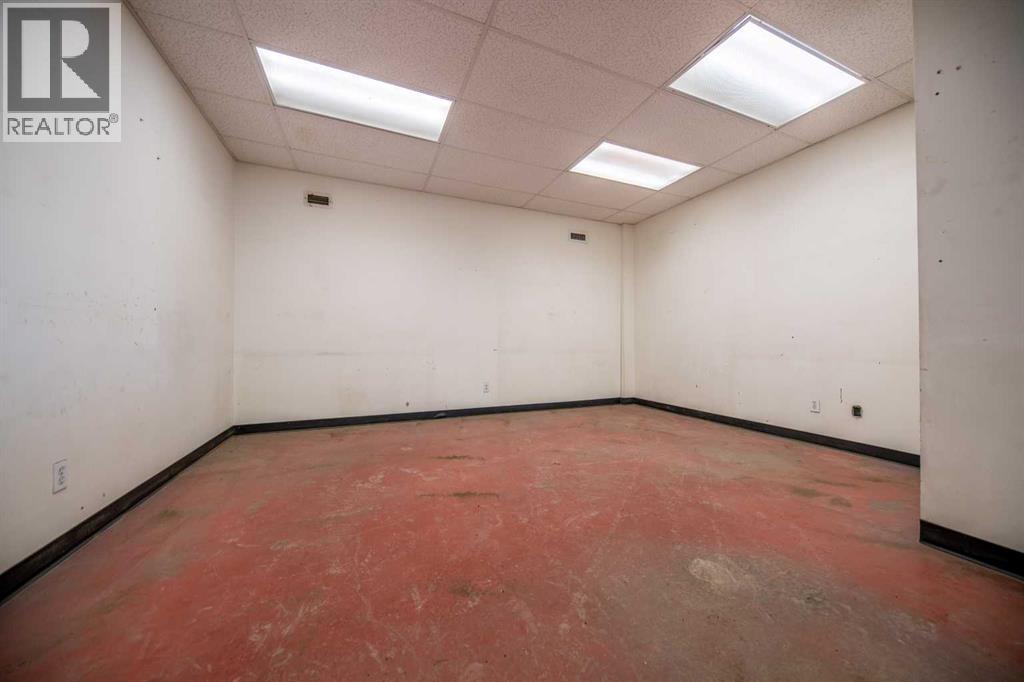 8704 99 Street Property Photo 21