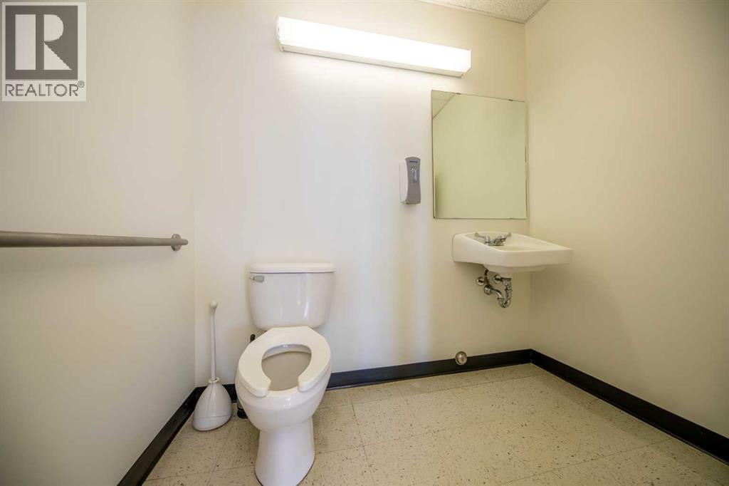8704 99 Street Property Photo 27