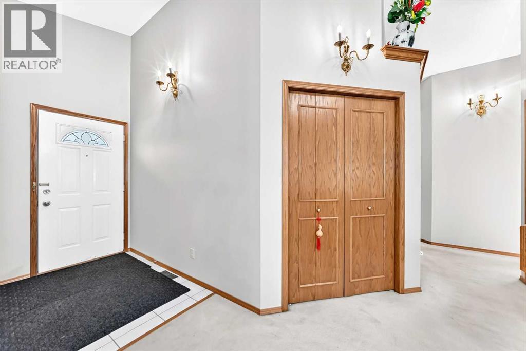 184 Hampshire Circle Nw Property Photo 2