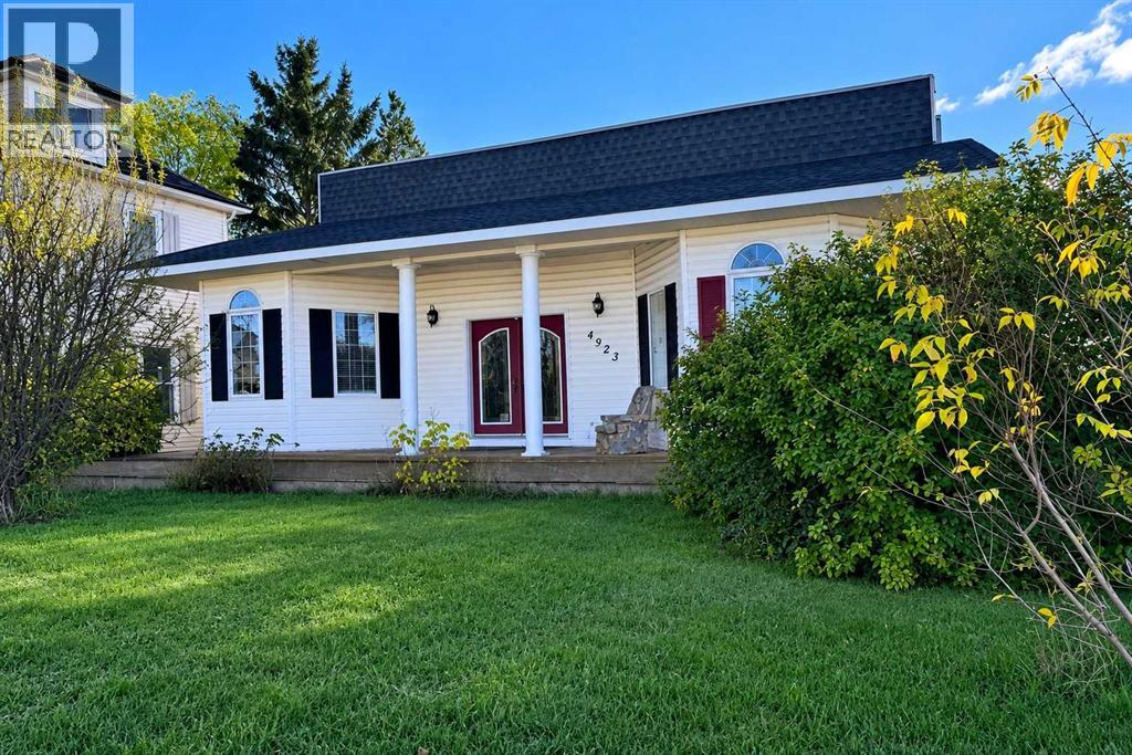 4923 49 Street Property Photo 1