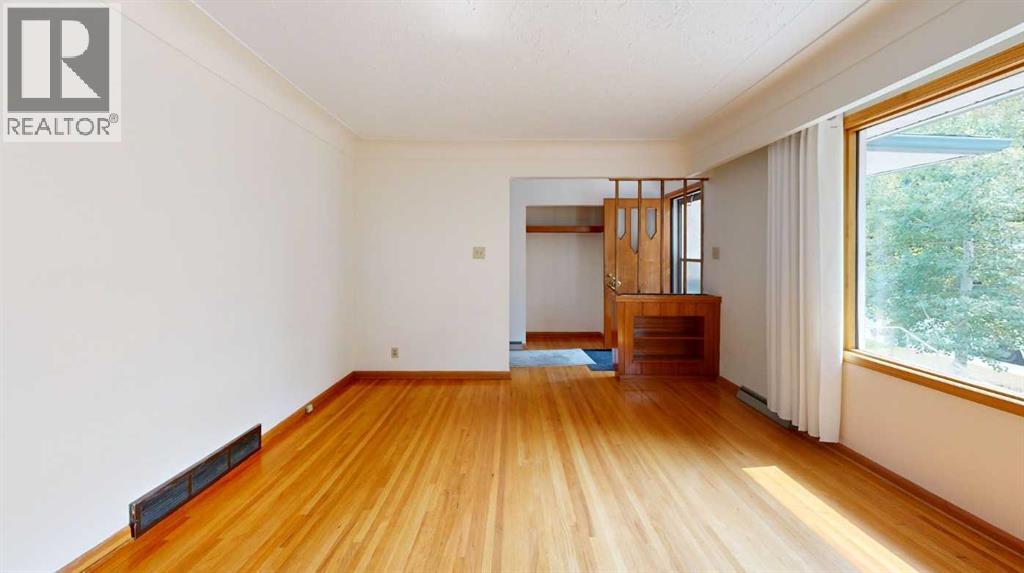 712 55 Avenue Sw Property Photo 4