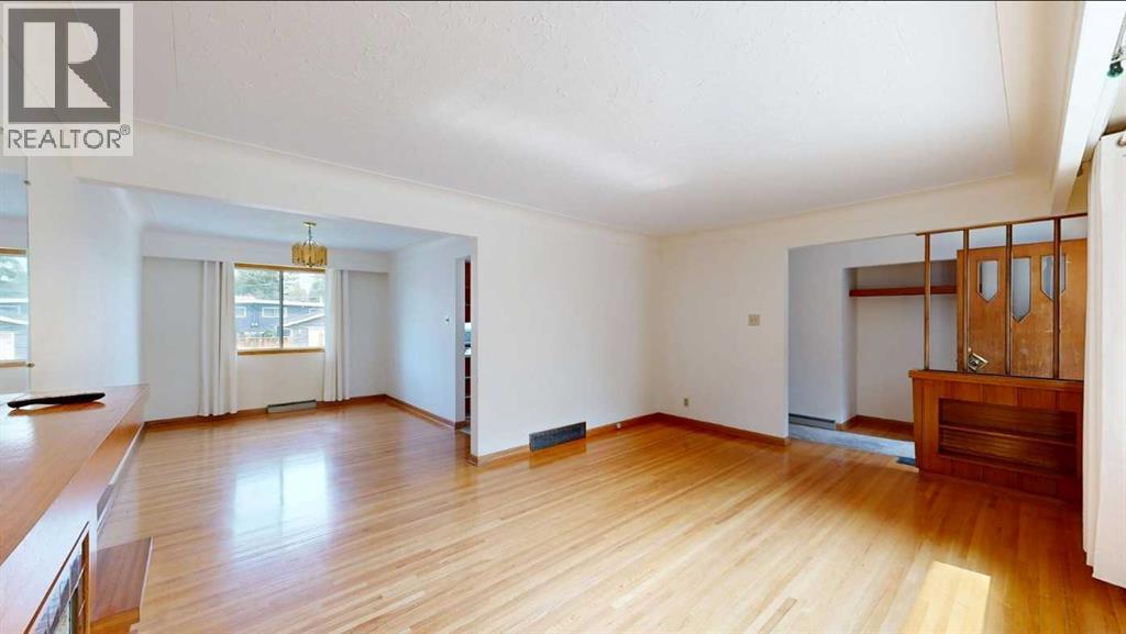 712 55 Avenue Sw Property Photo 5