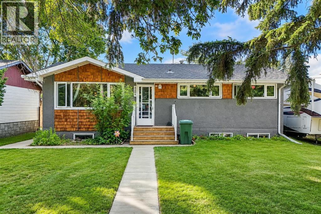 4204 45 Street Property Photo 1