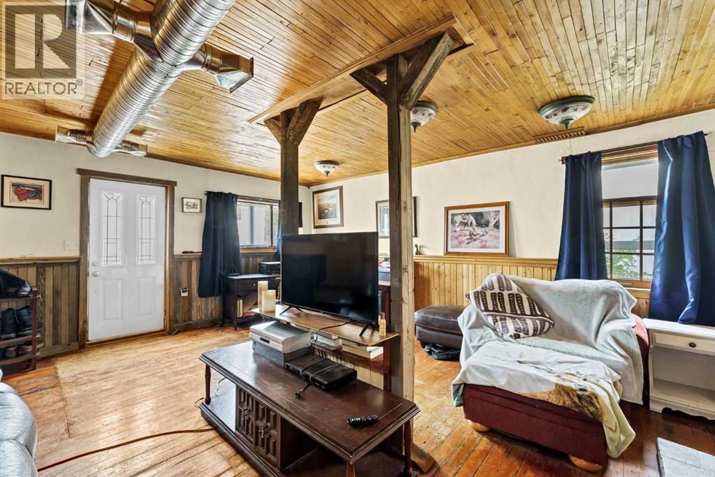 211 Main Street Property Photo 8