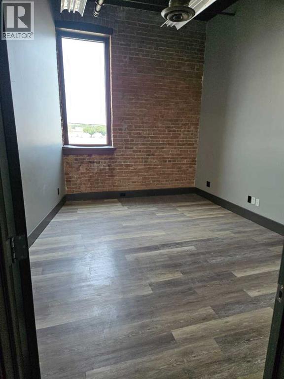 1239 2 Avenue South Property Photo 3