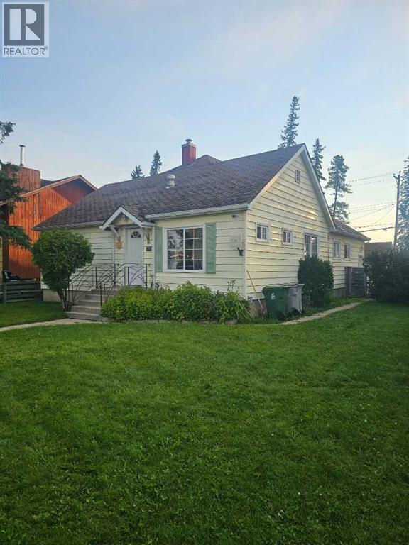 1109 50 Street Property Photo 1