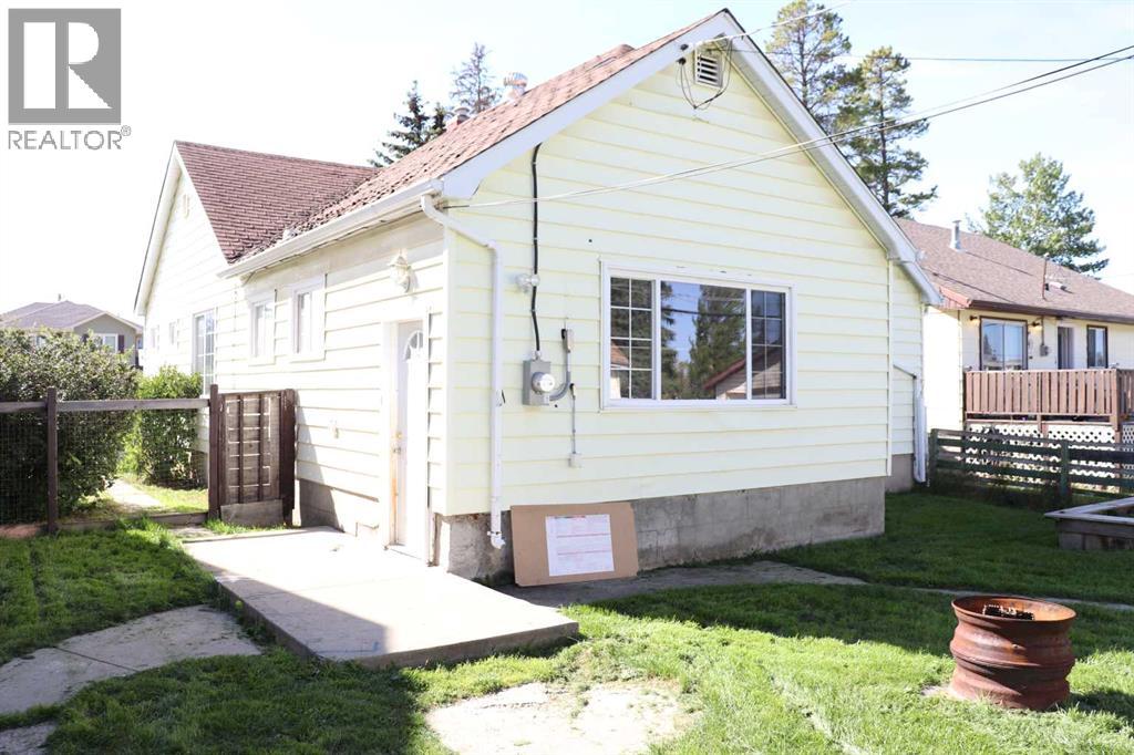 1109 50 Street Property Photo 2