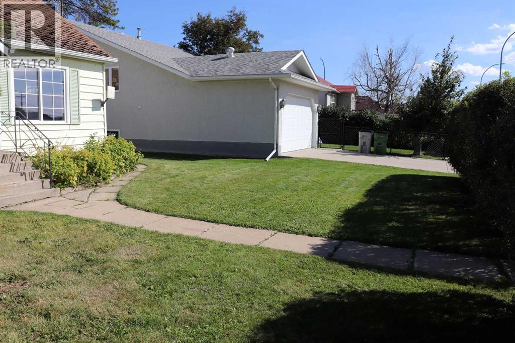 1109 50 Street Property Photo 5