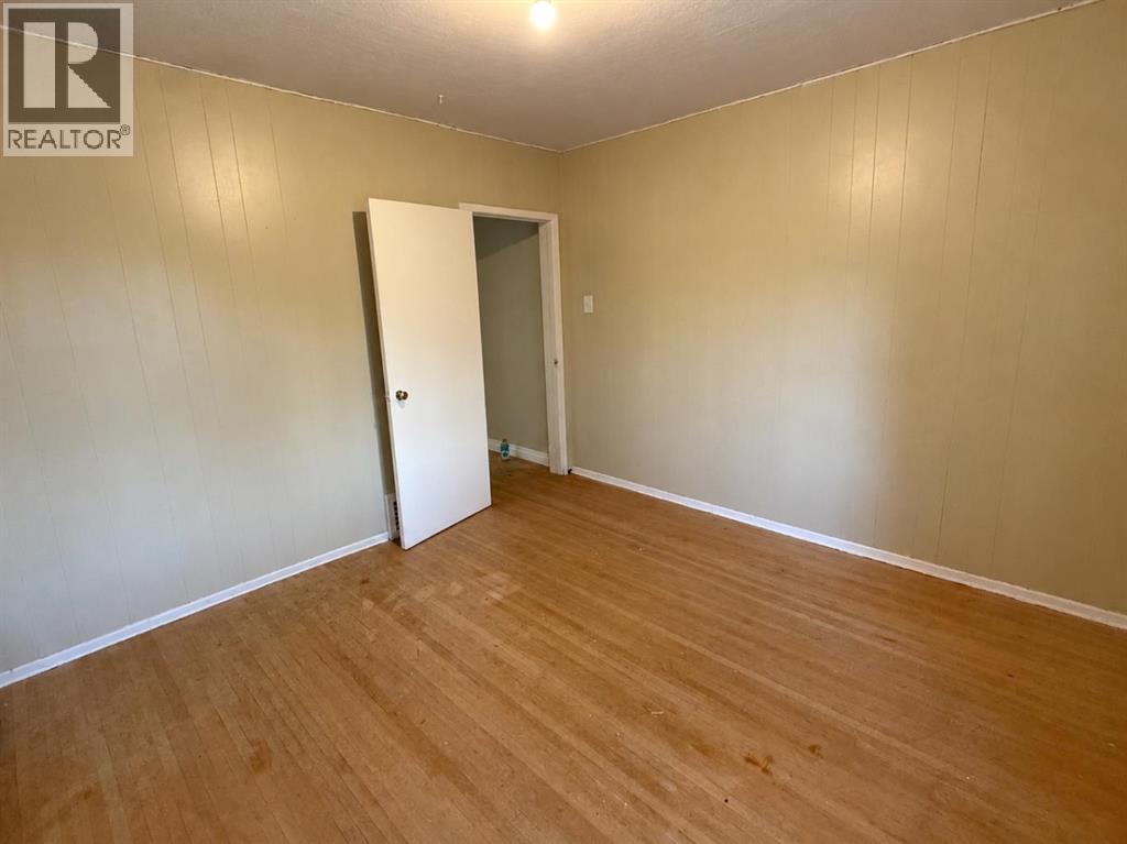 1109 50 Street Property Photo 13