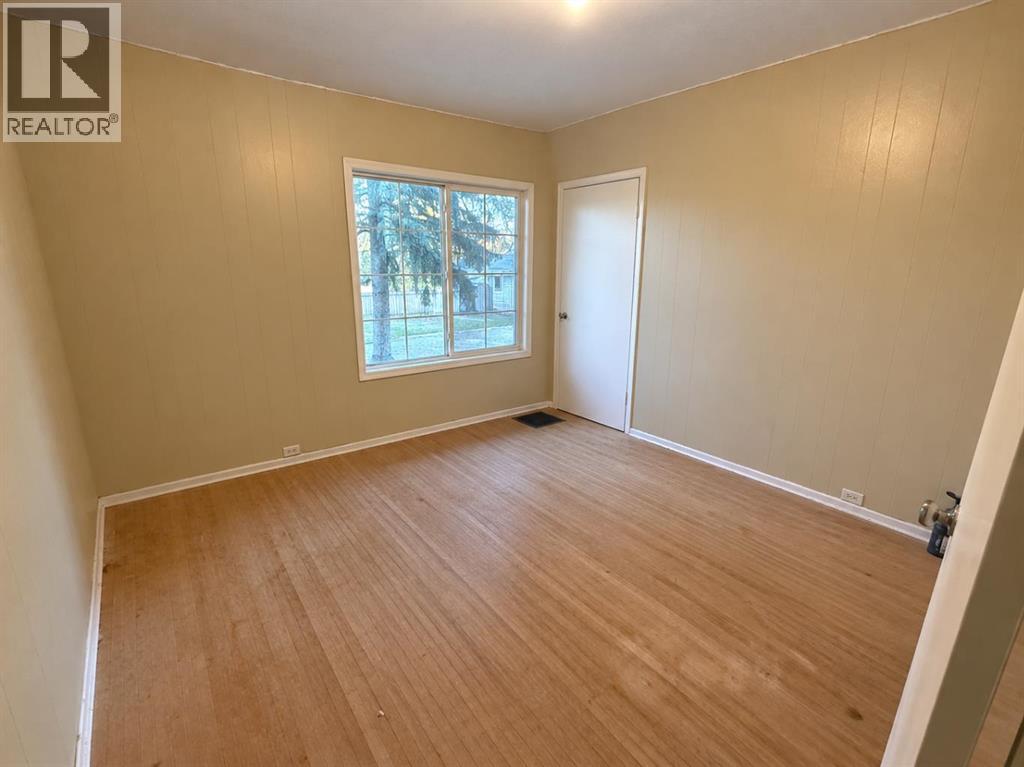 1109 50 Street Property Photo 15