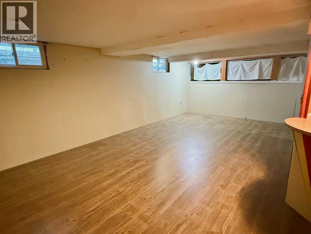 1109 50 Street Property Photo 18