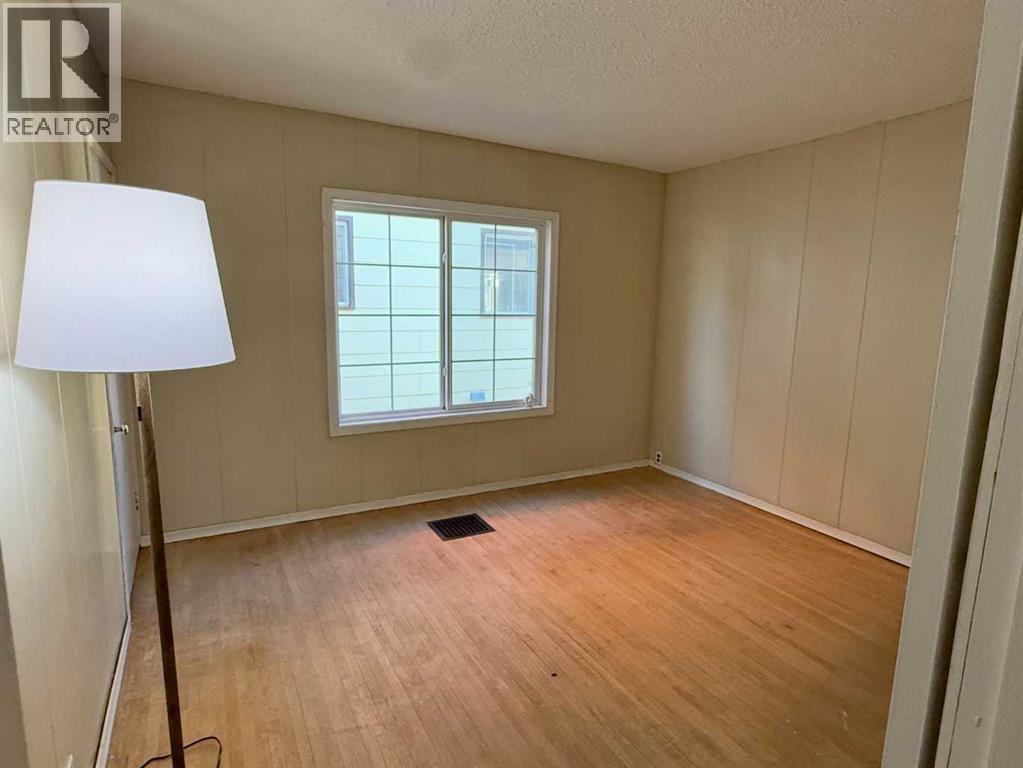 1109 50 Street Property Photo 21