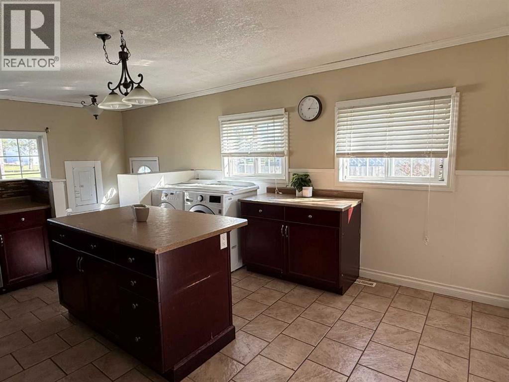 1109 50 Street Property Photo 29