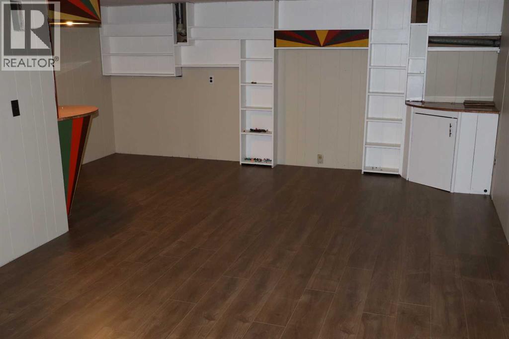 1109 50 Street Property Photo 33