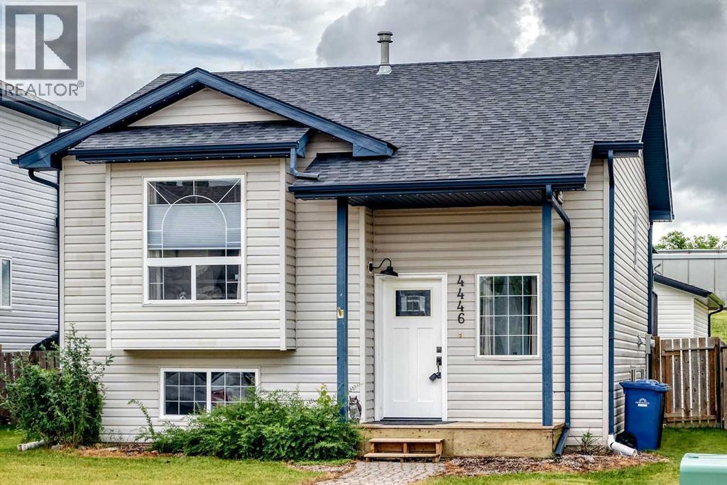 4446 54a Avenue Crescent Property Photo 2