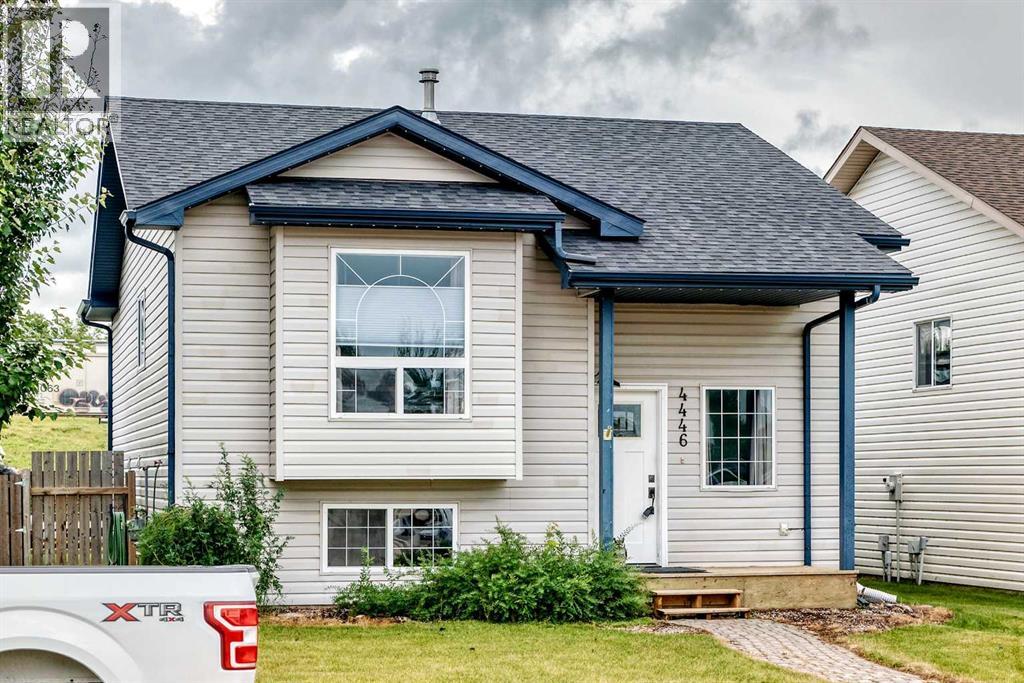 4446 54a Avenue Crescent Property Photo 3