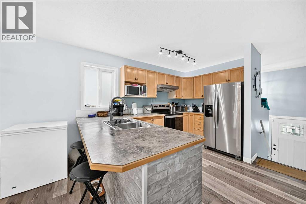 4446 54a Avenue Crescent Property Photo 5