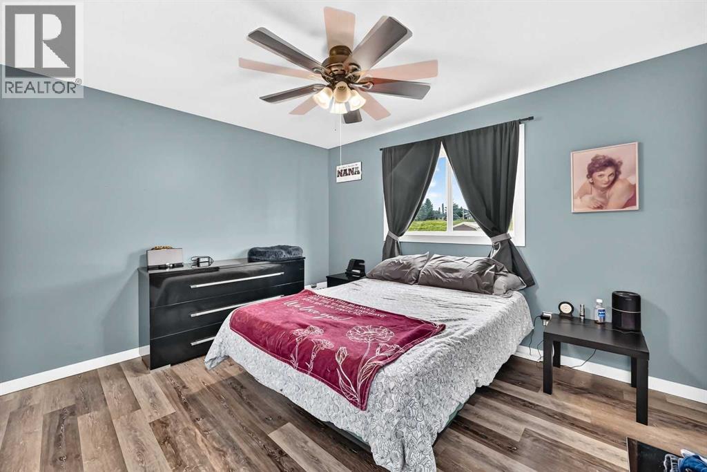 4446 54a Avenue Crescent Property Photo 16