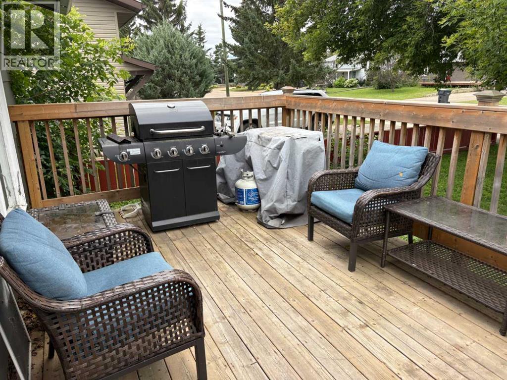 202 4 Avenue Property Photo 3