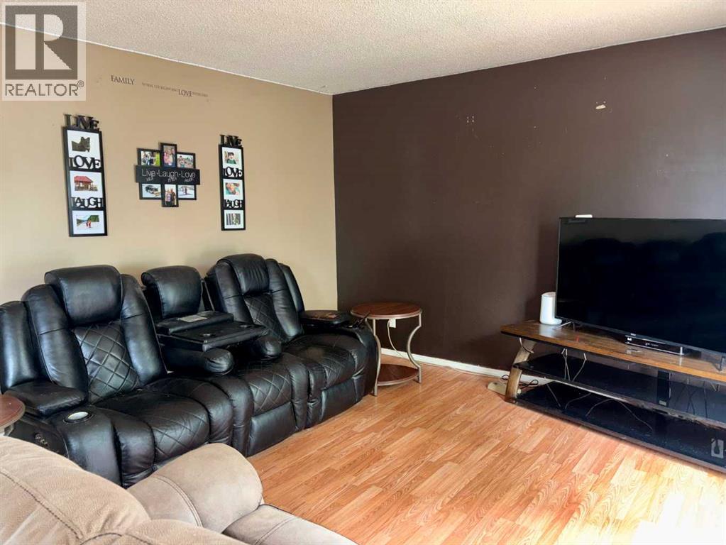 202 4 Avenue Property Photo 4