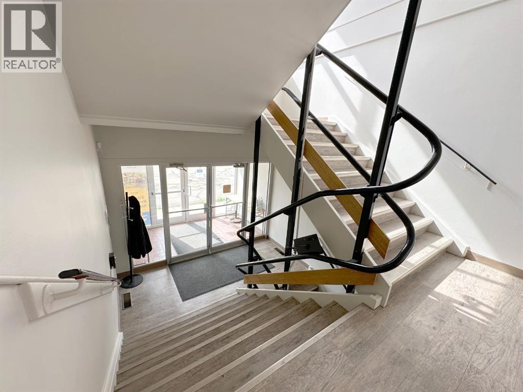 601 7 Street E Property Photo 6