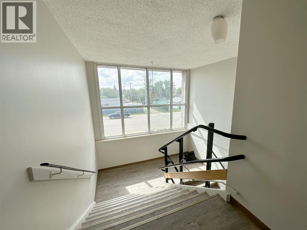 601 7 Street E Property Photo 18