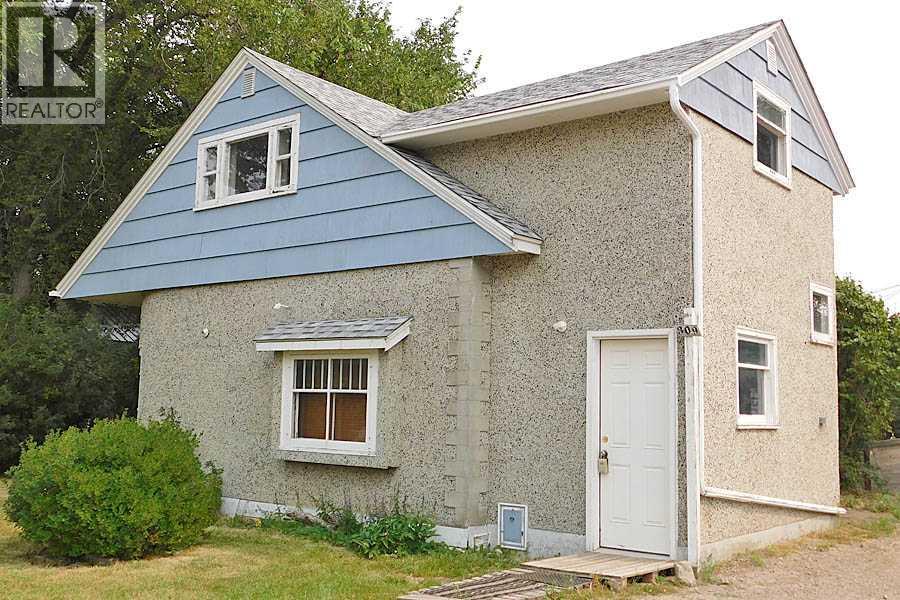 309 45 Avenue W Property Photo 1