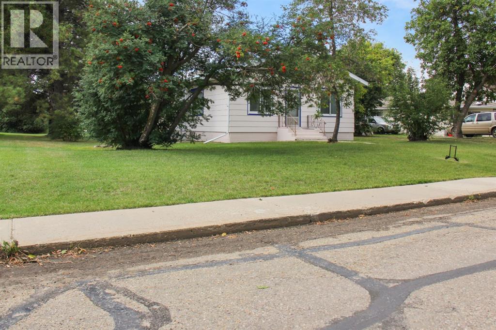 4925 49 Street Property Photo 2