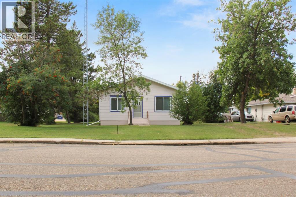 4925 49 Street Property Photo 3
