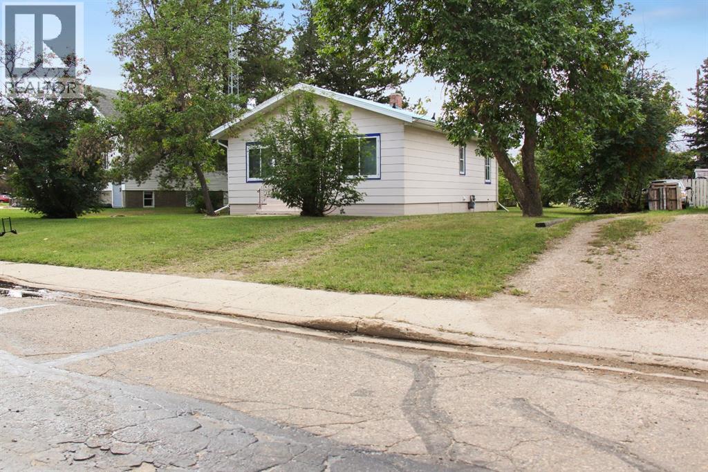4925 49 Street Property Photo 4