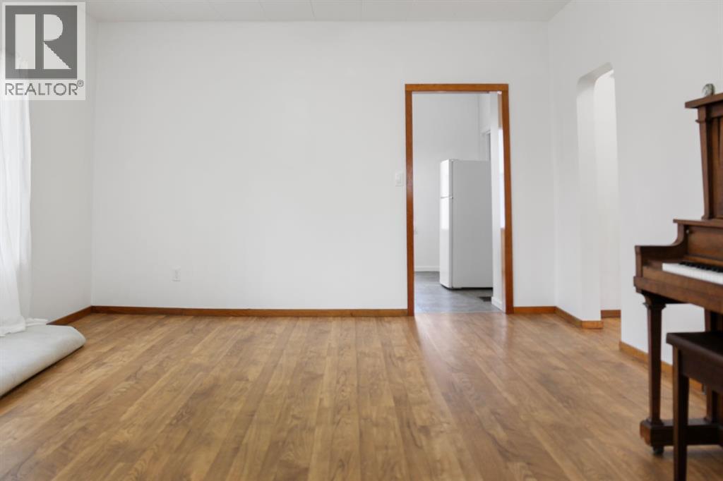 4925 49 Street Property Photo 5