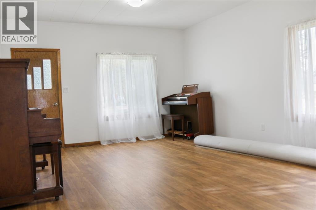 4925 49 Street Property Photo 6
