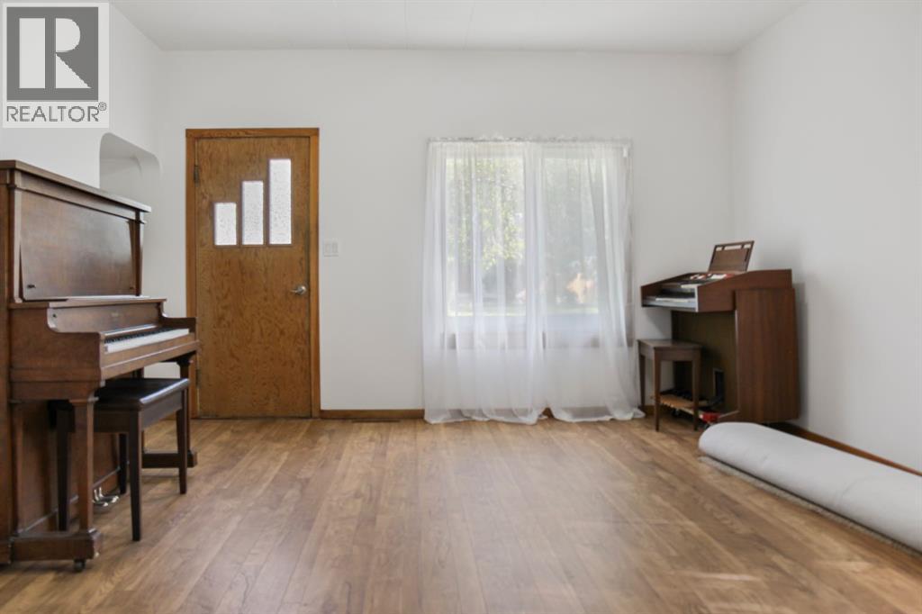 4925 49 Street Property Photo 8