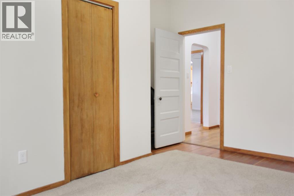 4925 49 Street Property Photo 10