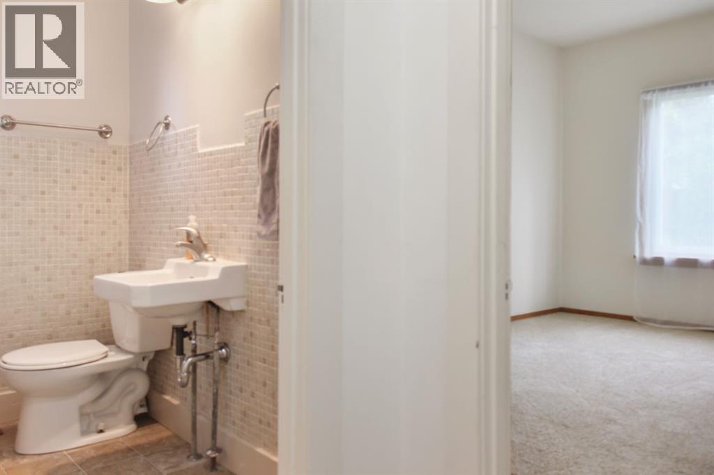 4925 49 Street Property Photo 11