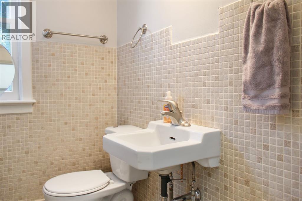 4925 49 Street Property Photo 12