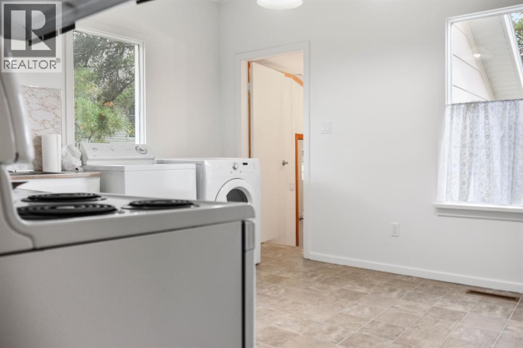 4925 49 Street Property Photo 15