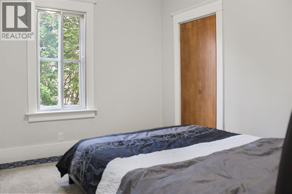 4925 49 Street Property Photo 20