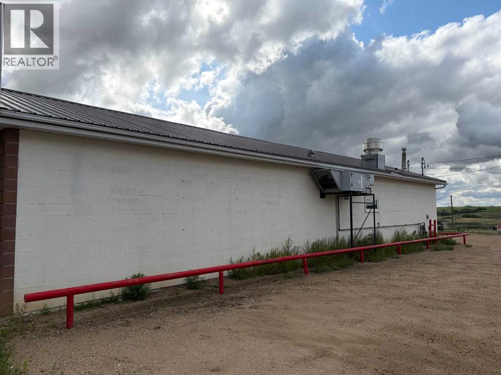 4905 50 Avenue Property Photo 2