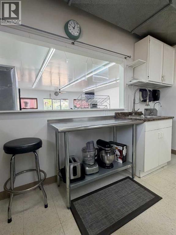4905 50 Avenue Property Photo 14