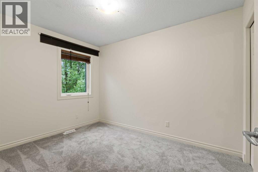 126 Chapman Close Se Property Photo 21