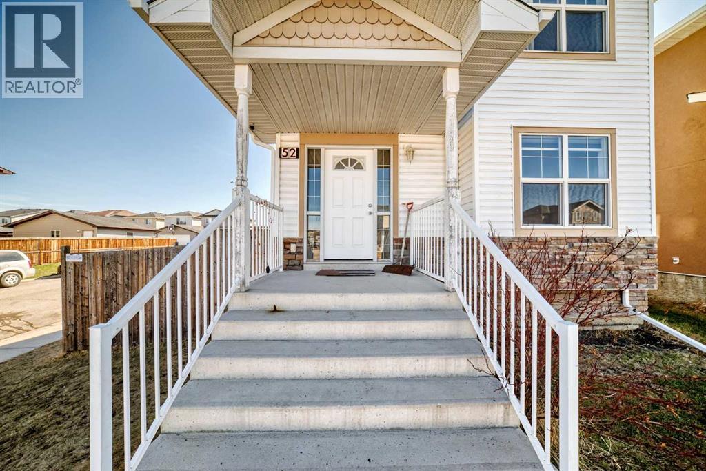52 TARALAKE Street NE Property Photo 1