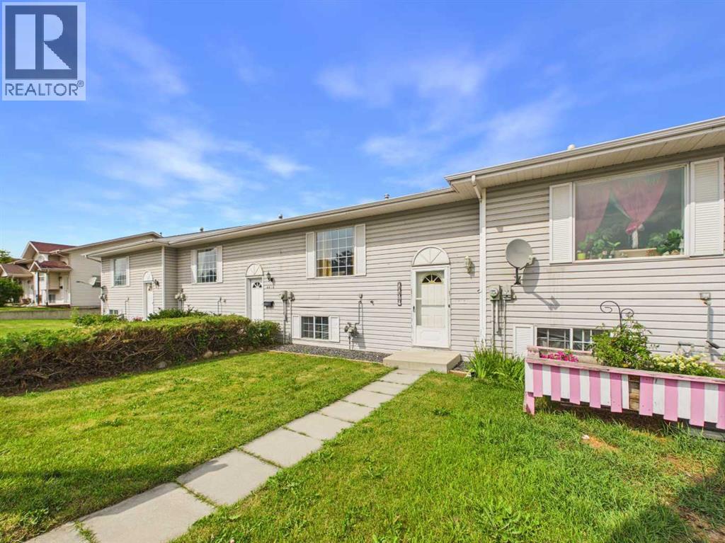 4412 47 Avenue Property Photo 1