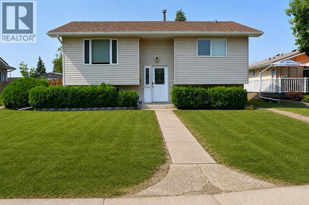 39 Chinook Road W Property Photo 1