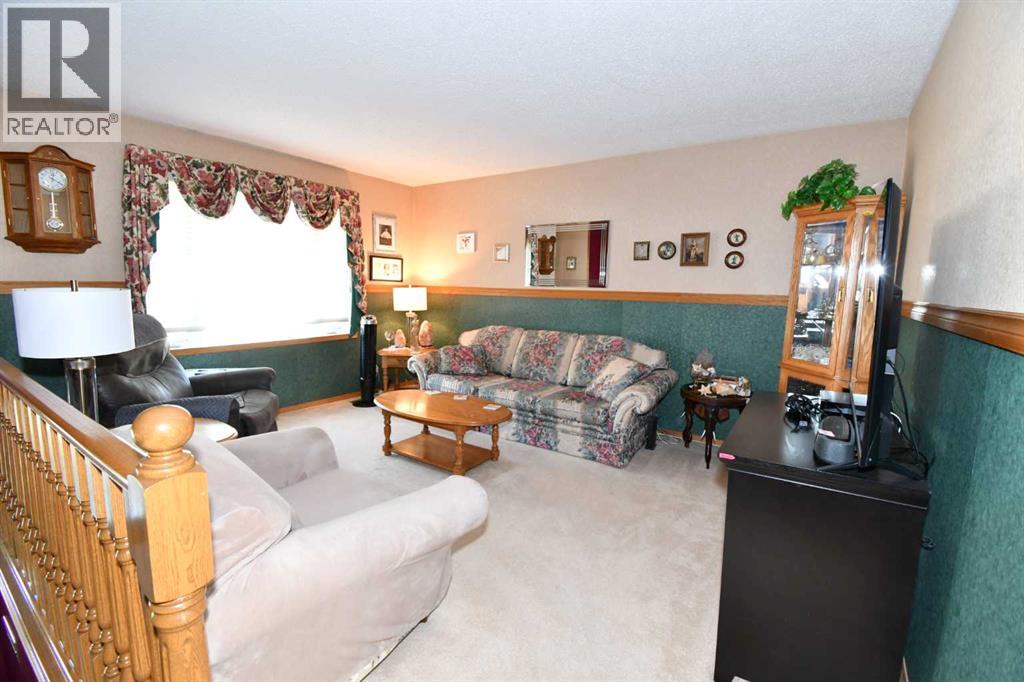 39 Chinook Road W Property Photo 4