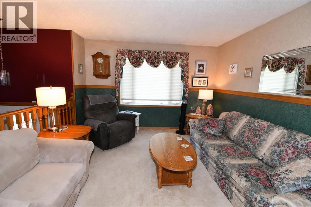 39 Chinook Road W Property Photo 5