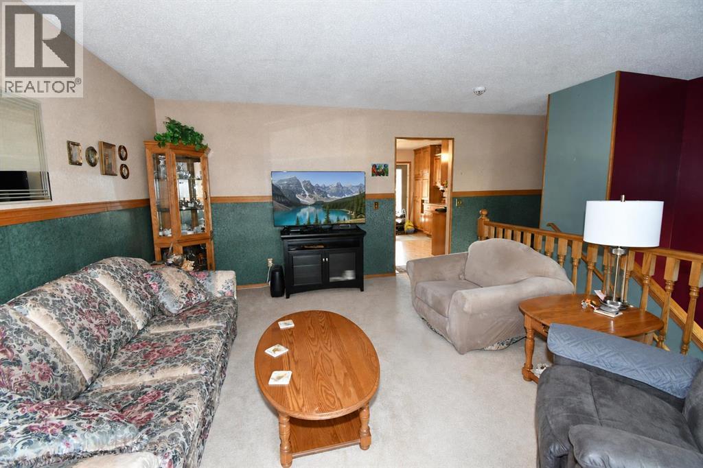 39 Chinook Road W Property Photo 7
