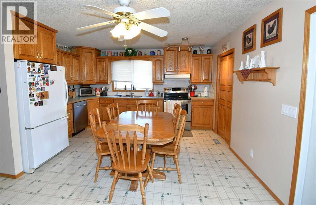 39 Chinook Road W Property Photo 8